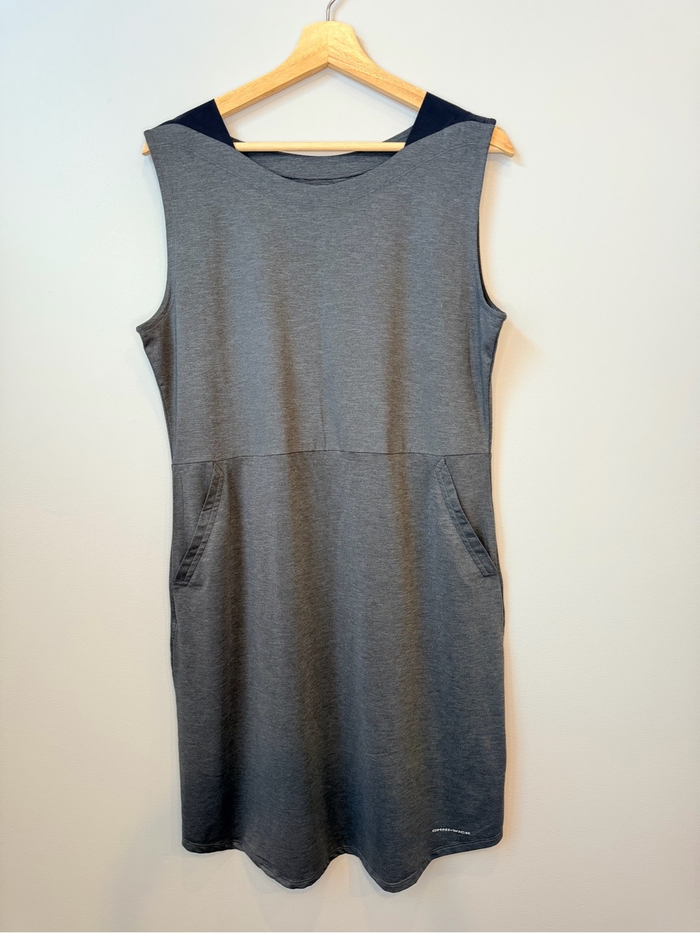 Columbia Sleeveless Knit Shift Dress with Packets Omni Wick Size L (18x37inch)